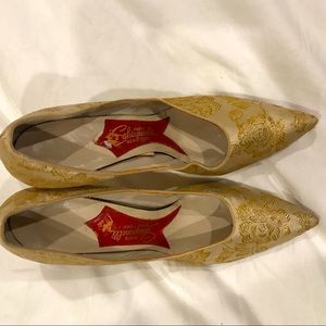 Vintage embroidered SCHIAPARELLI Pumps
